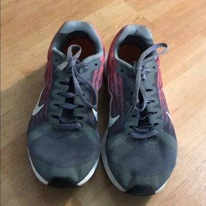 Selling Nike shoe size 5y